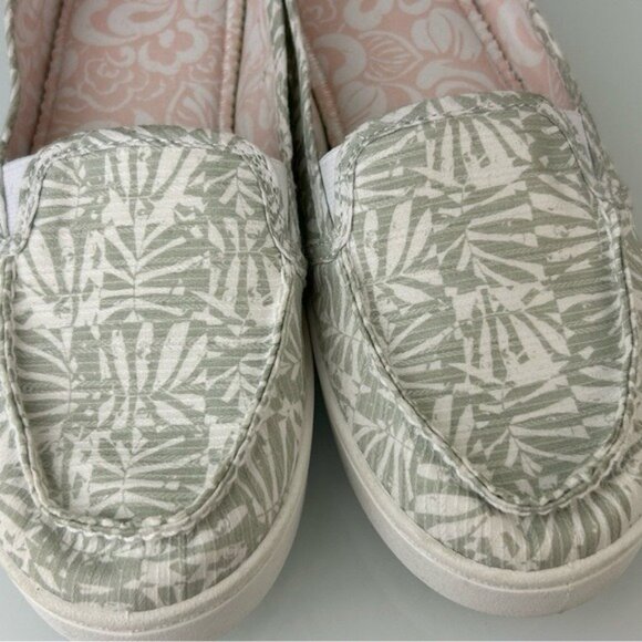 Women's Patterned Loafers - Picture 10 of 15